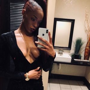 Meet your Posher, Alexis